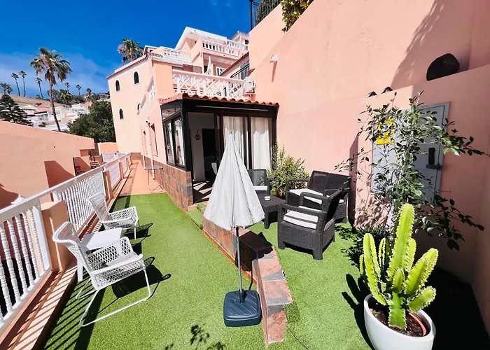 Tenerife Lucia, * Costa Adeje (Tenerife)