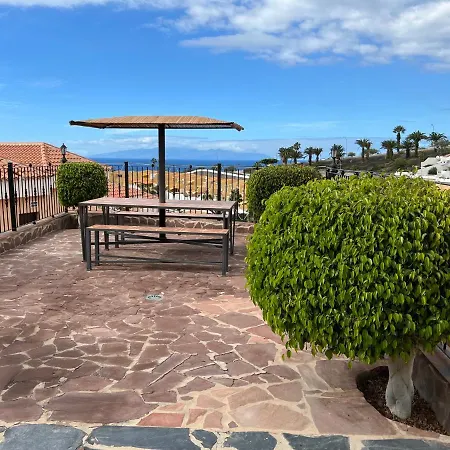 Tenerife Lucia, * Costa Adeje